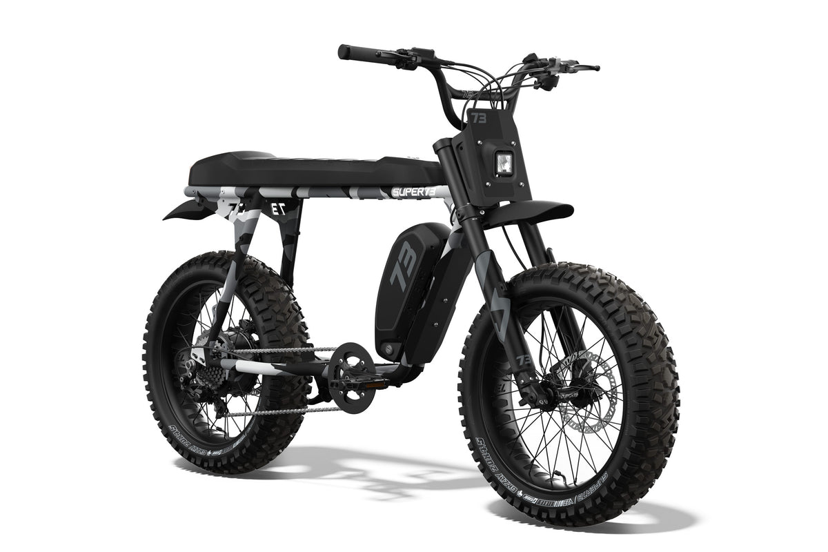 Front angle view of the Super73-S Adventure in Snowshadow @color_snowshadow se
