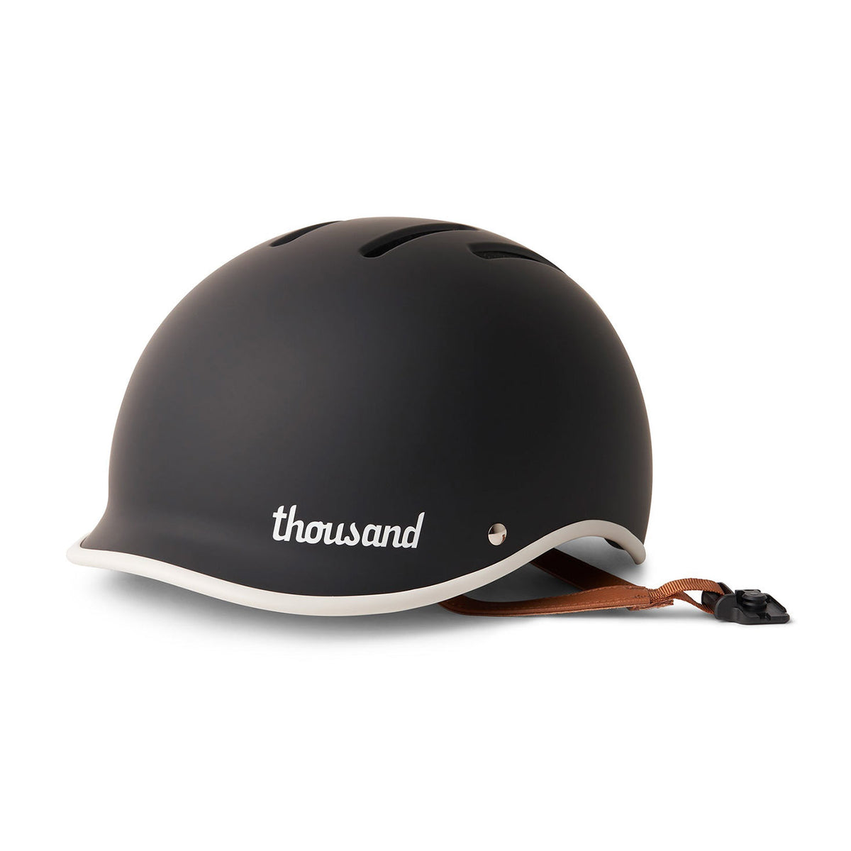 Studio image of the Thousand Heritage helmet in Carbon Black. @color_carbon black